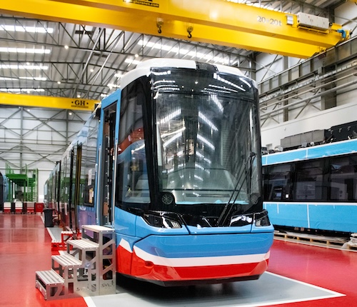 Representantes de Alta Austria visitan Stadler Valencia: Íñigo Parra presenta el avance de los Tren-Tram